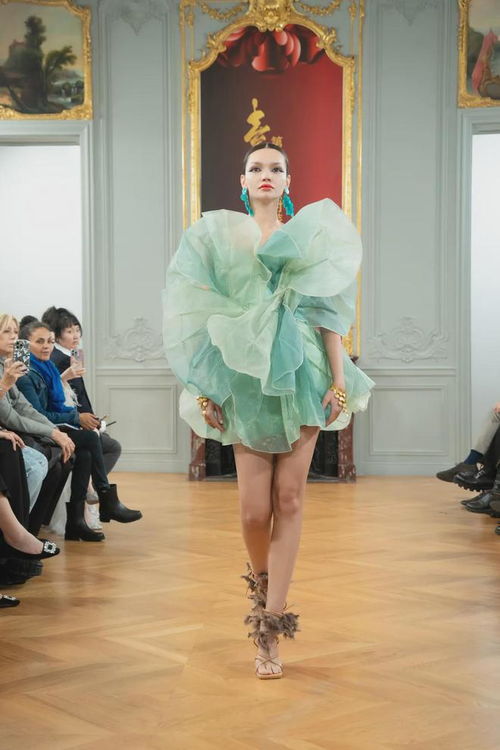 綻放巴黎 陜西旅游集團攜 周原衣語 以時尚手法展示三千年中國之美