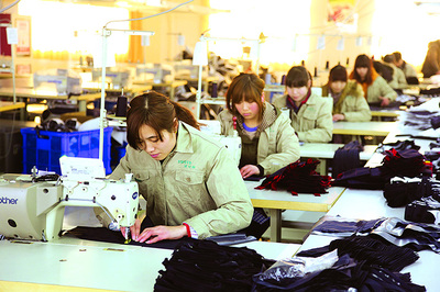 工作服廠(chǎng)家創(chuàng)新發(fā)展,工作服定做品質(zhì)提高用戶(hù)體驗(yàn)