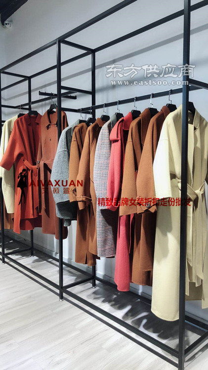 西域玫瑰雙面呢大衣——品牌女裝的優(yōu)雅與實惠